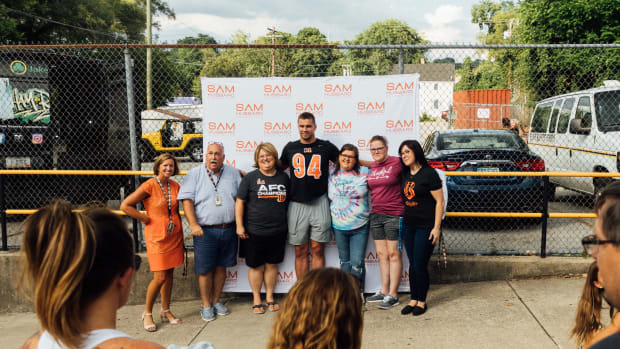 Sam Hubbard Backpack Drive 2022